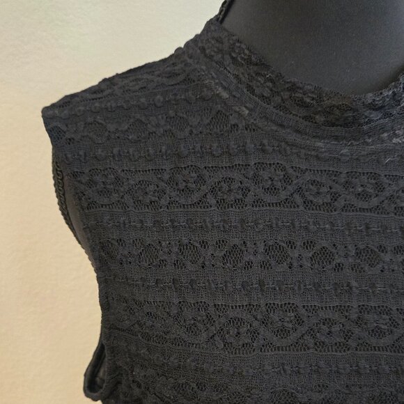 Guess Dresses & Skirts - Guess - Lace Sleeveless Mini Cocktail Dress - Size 6 - EUC